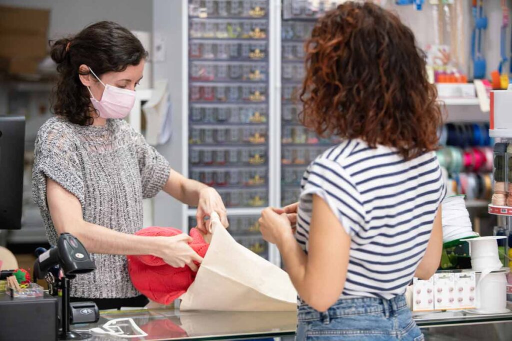 employee bagging an item for a customer